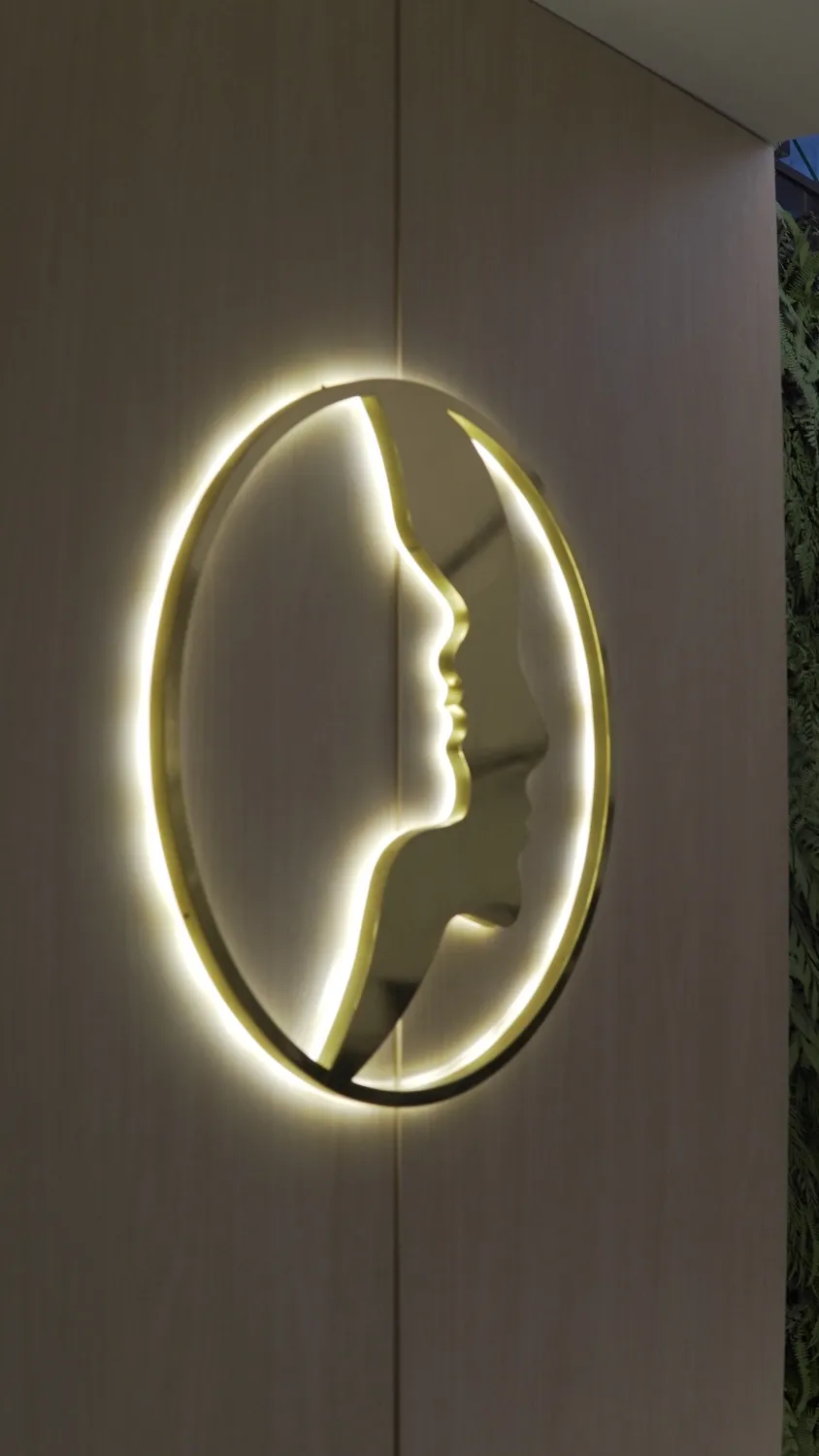 Logo dourado da clínica